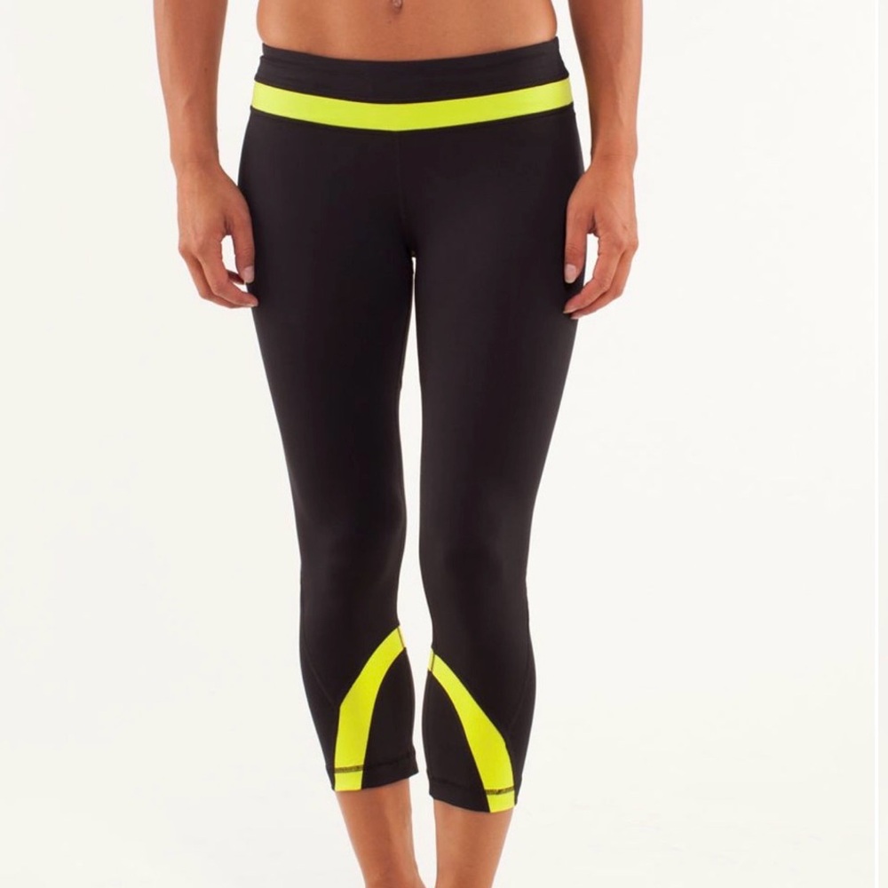 Lululemon Run: Inspire Crop II Black / Split Pea Size 6